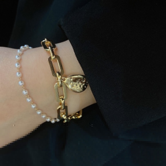 Chunky Paperclip Chain Bracelet, Half Pearl and Half Chain, Double layer golden - Picture 5 of 6